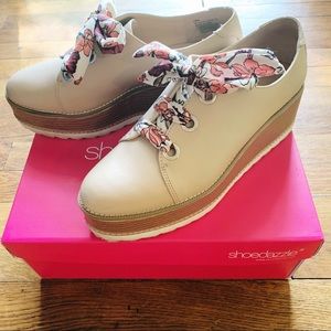 ShoeDazzle Lydia Nude Flatforms 8.5